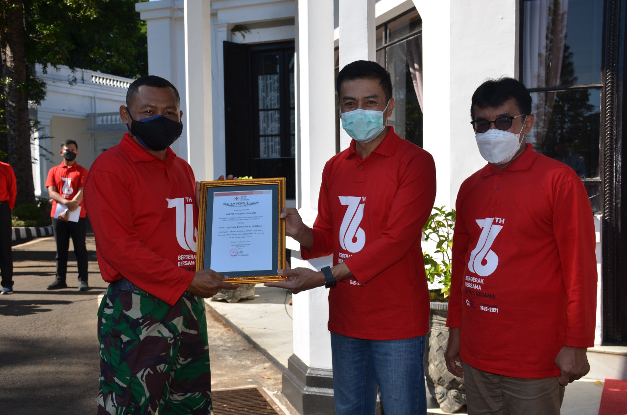 HUT PMI Ke-76, Korem 073/MKT Terima Piagam Penghargaan Donor Darah Sukarela 